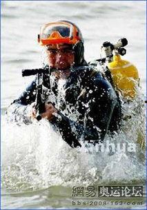 蛙人吃瓜场面,瓜果飘香引众瞩目