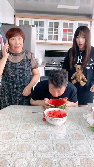 夫妻吃婆婆的瓜,夫妻吃婆婆的瓜，揭秘家庭和谐之道
