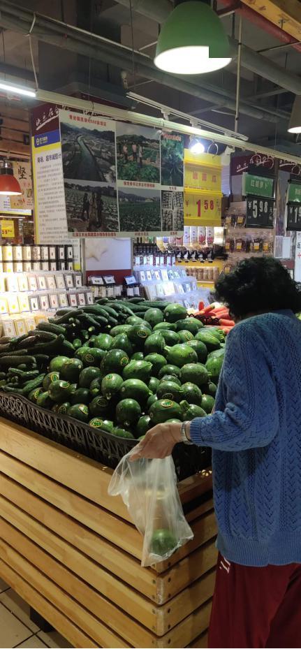 潍坊销售吃瓜事件,一场意外引发的舆论风波