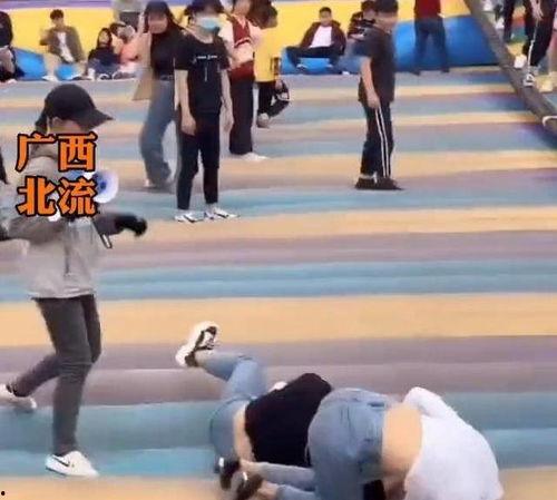 吃瓜群众众人围观,揭秘网络围观现象背后的社会心理